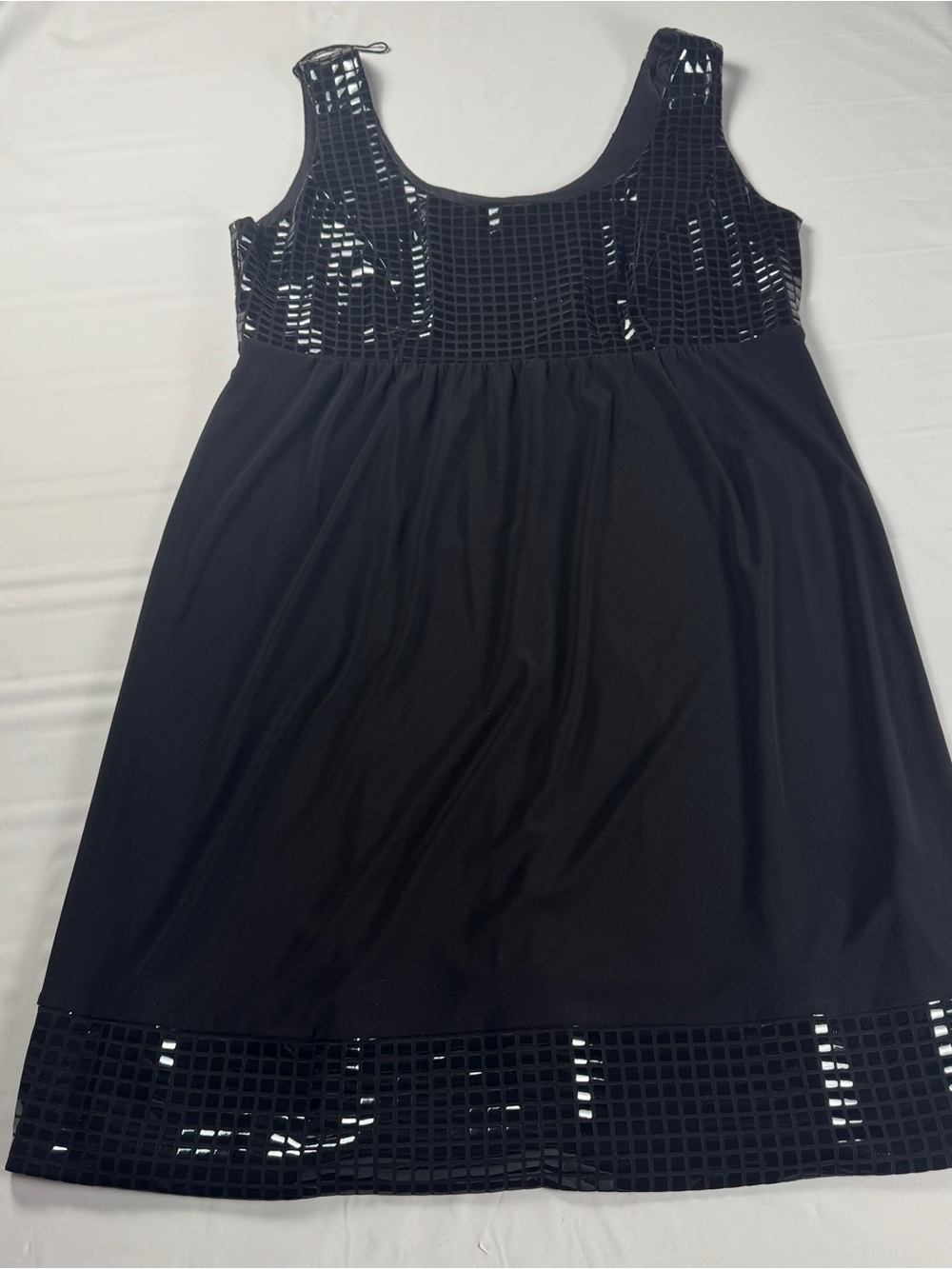 Tiana B Dress Womens L Black Matte Jersey Patent Tile Empire Waist Shift NWOT